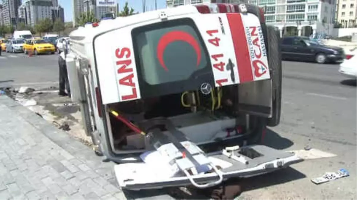 Hasta Taşıyan Ambulans Kaza Yaptı: 7 Yaralı