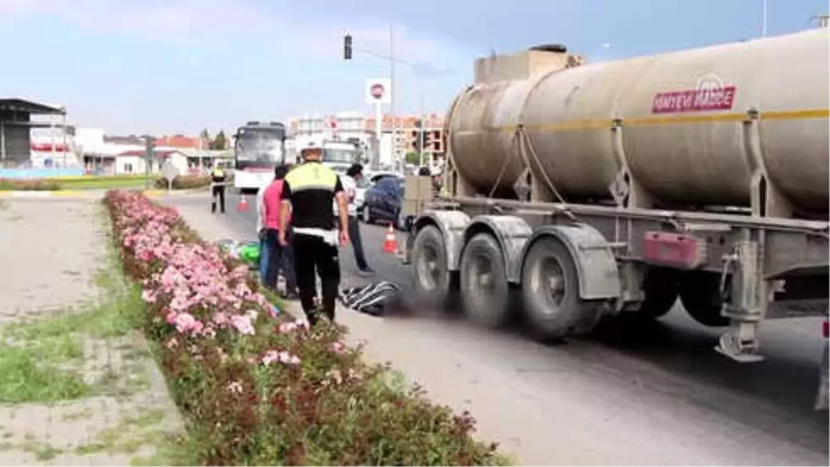 Kamyon Elektrikli Bisiklete Çarptı: 1 Ölü