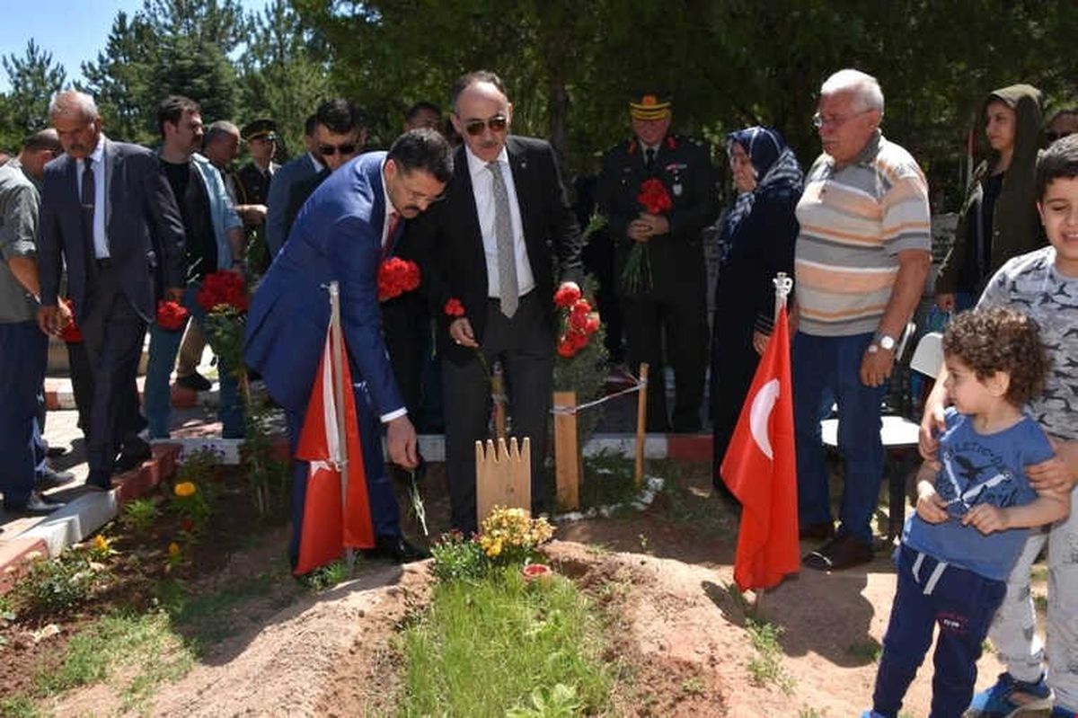 Kırıkkale\'de Ramazan Bayramı Öncesi Şehitlik Ziyaret Edildi