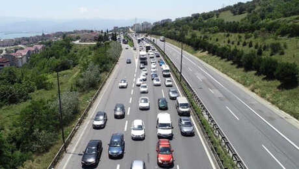 Kocaeli\'nde Bayram Trafiği Yoğunluğu