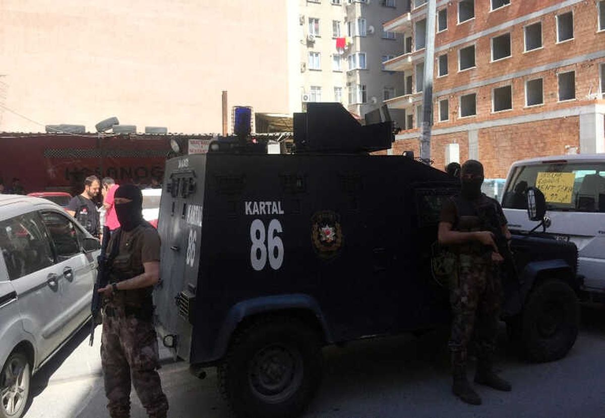 Küçükçekmece\'de Özel Harekat Destekli Narkotik Operasyonu