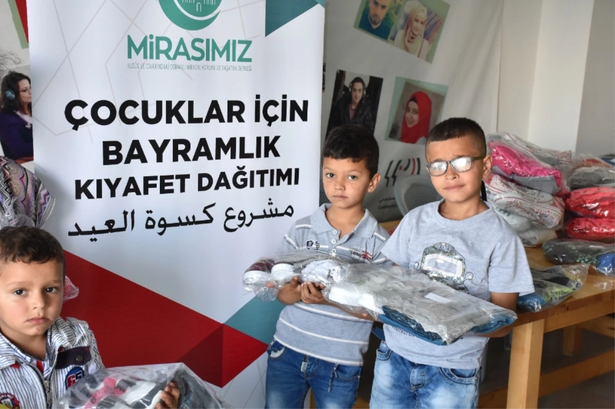 Kudüslü Çocukların Bayramlıkları Türkiye\'den