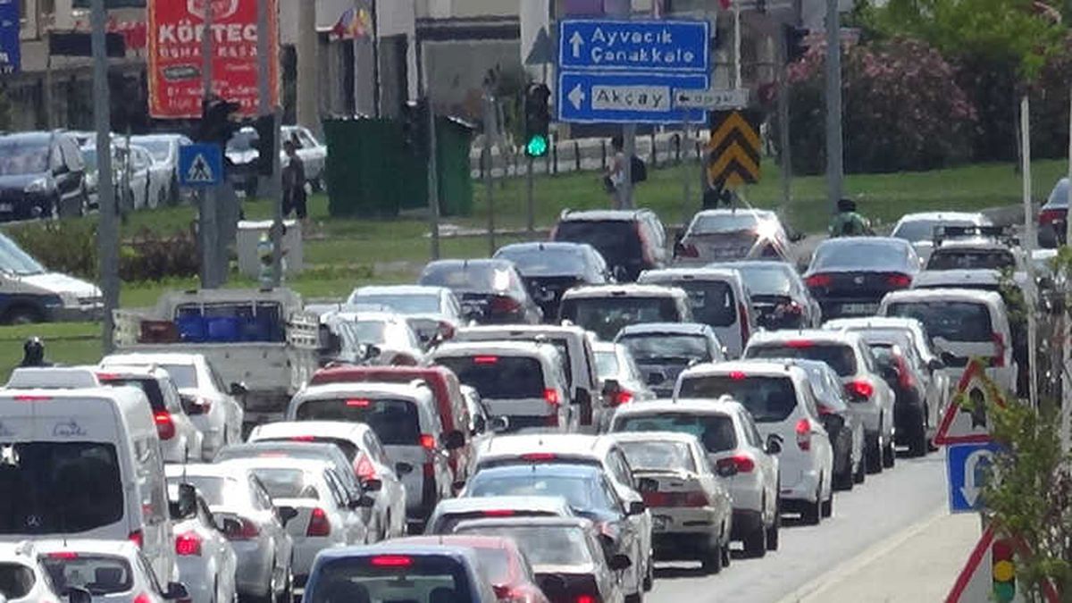 Kuzey Ege\'de Bayramda Trafik Yoğunluğu