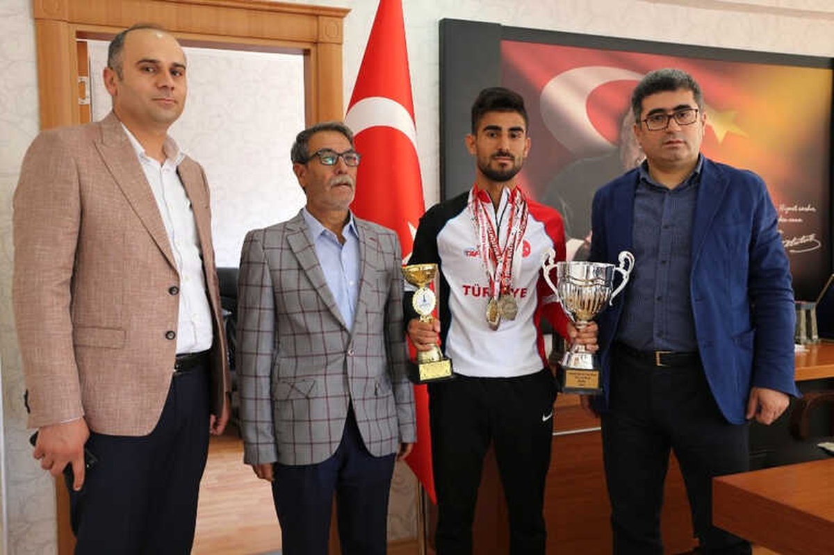 Milli Atletten Kaymakam Çetin\'e Ziyaret