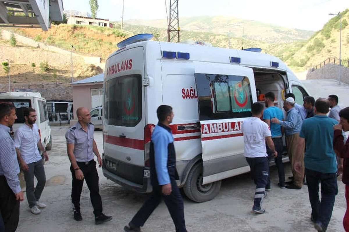 Minibüs Şarampole Yuvarlandı: 12 Yaralı