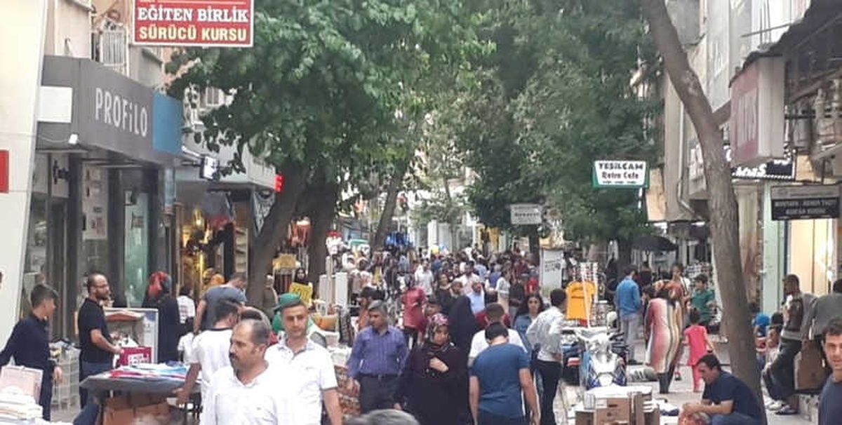 Adıyaman\'da Bayram Öncesi Alışveriş Yoğunluğu