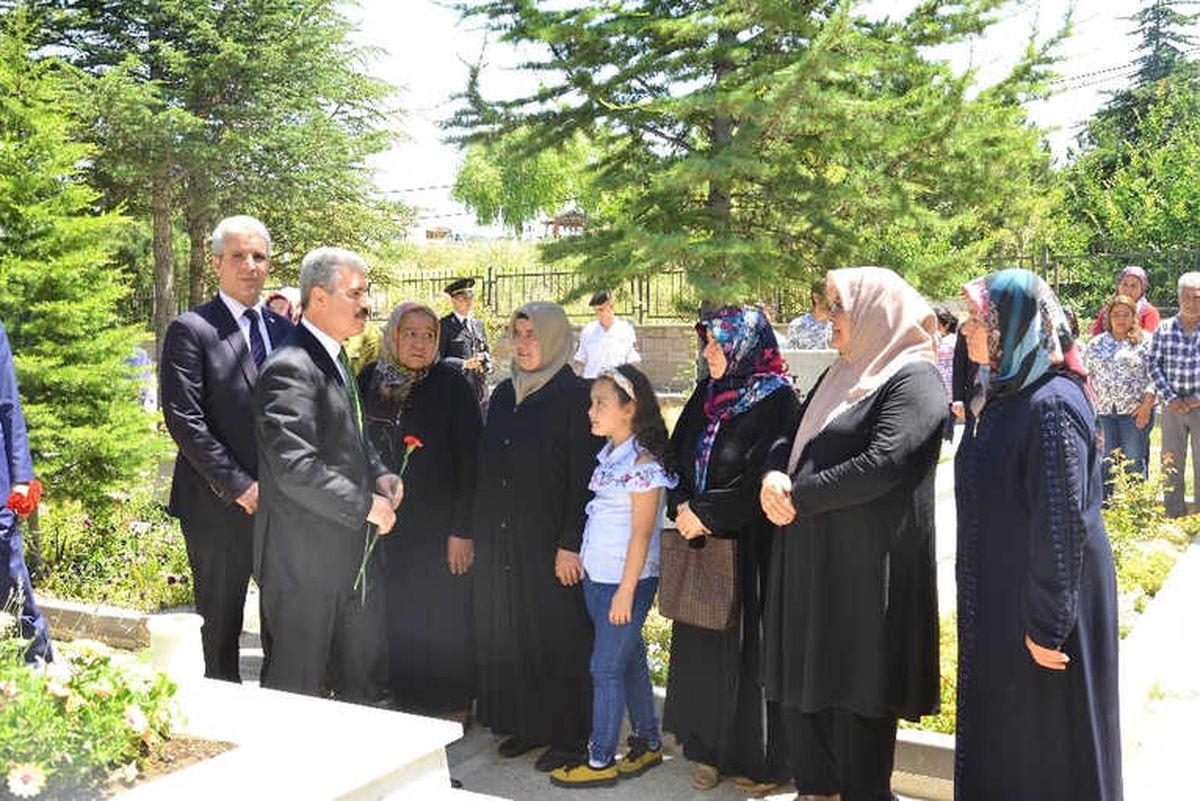 Ramazan Arifesinde Protokolden Şehitlik Ziyareti