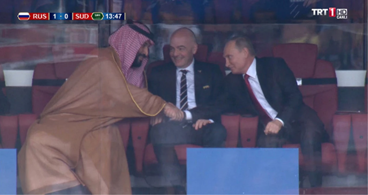 Rusya Devlet Başkanı Putin, Attıkları Golün Ardından Prens Selman\'ın Elini Sıktı