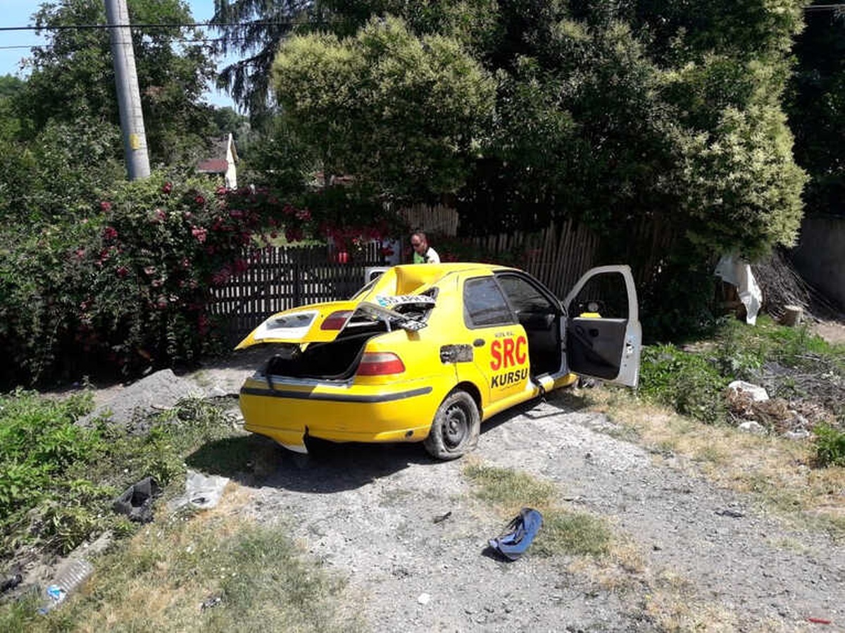 Samsun\'da Otomobil Takla Attı: 2 Yaralı
