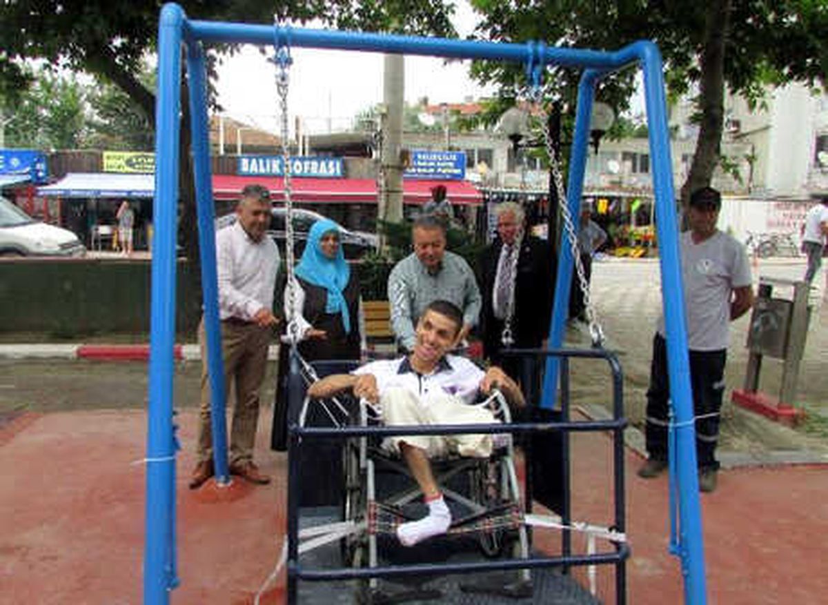 Şarköy\'deki Parka Engelli Salıncağı