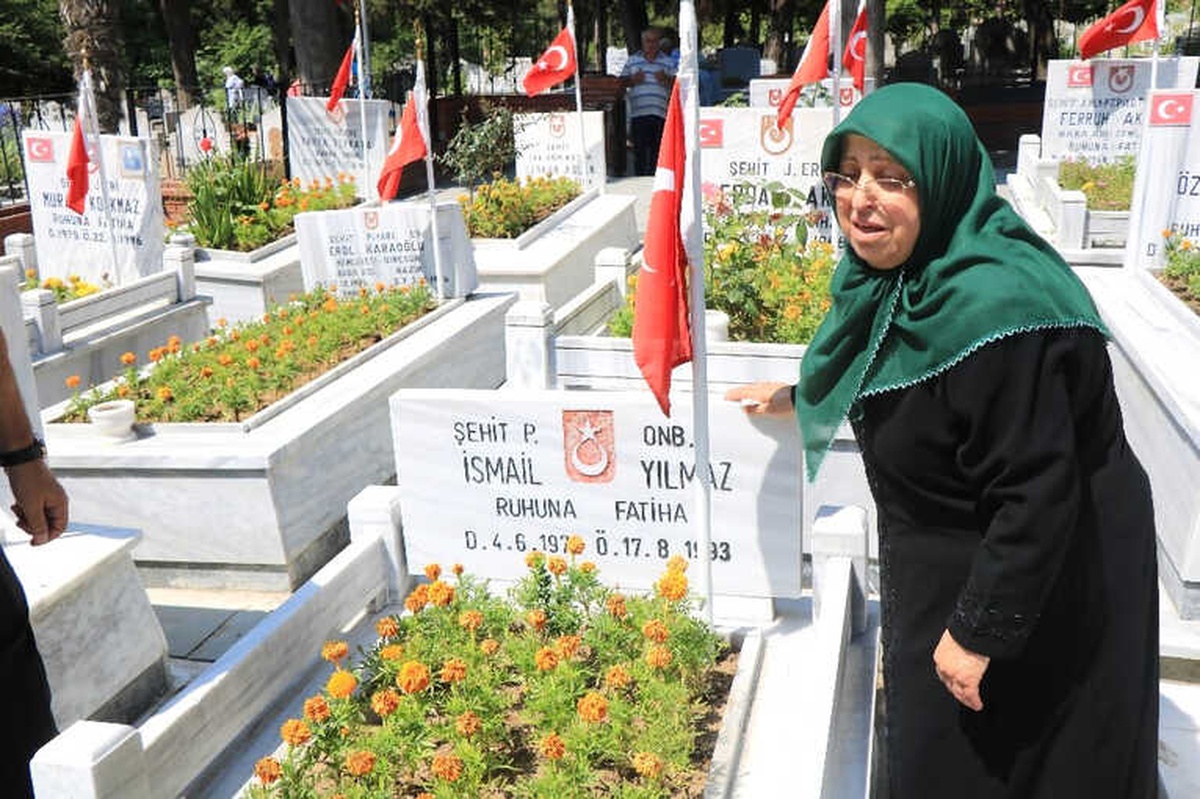 Şehit Annesi Yürekleri Dağladı: "Bayramlık mı Giydin Oğul"