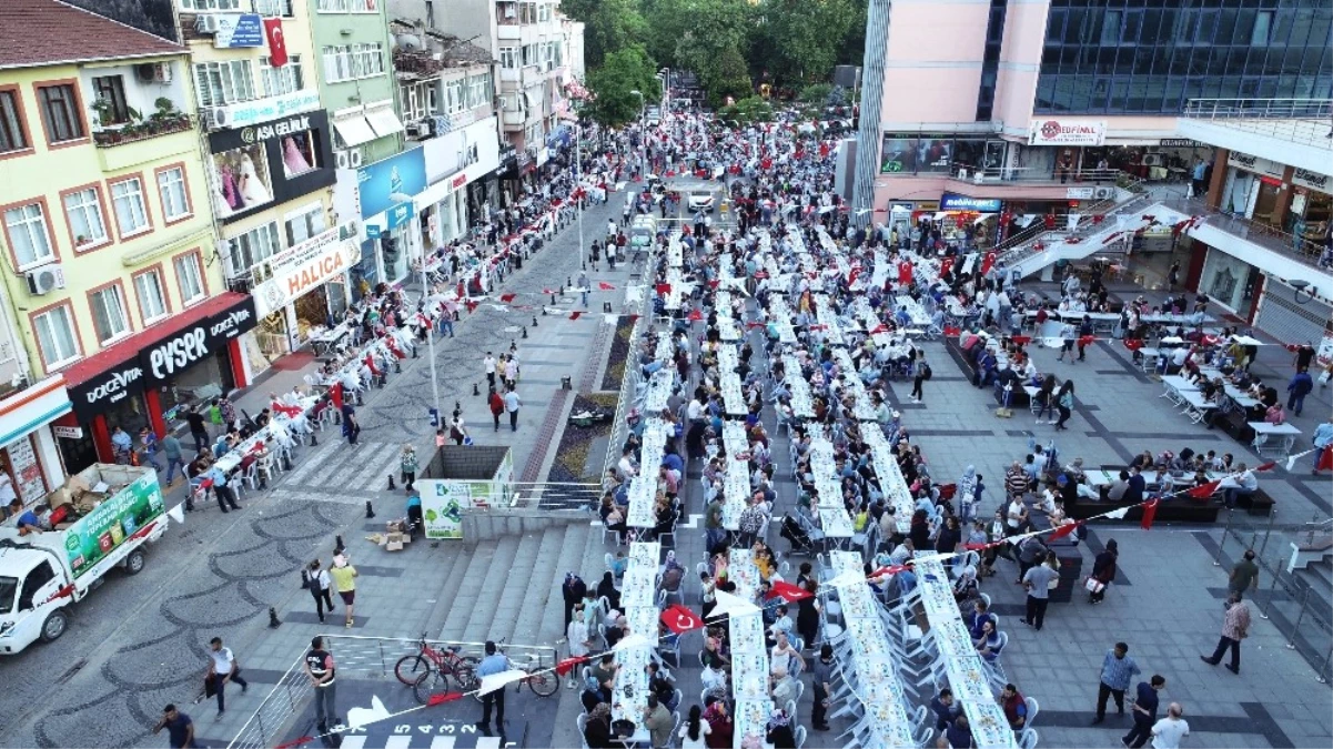 Şehrin Göbeğinde 6 Bin Kişi Aynı İftar Sofrasında Buluştu