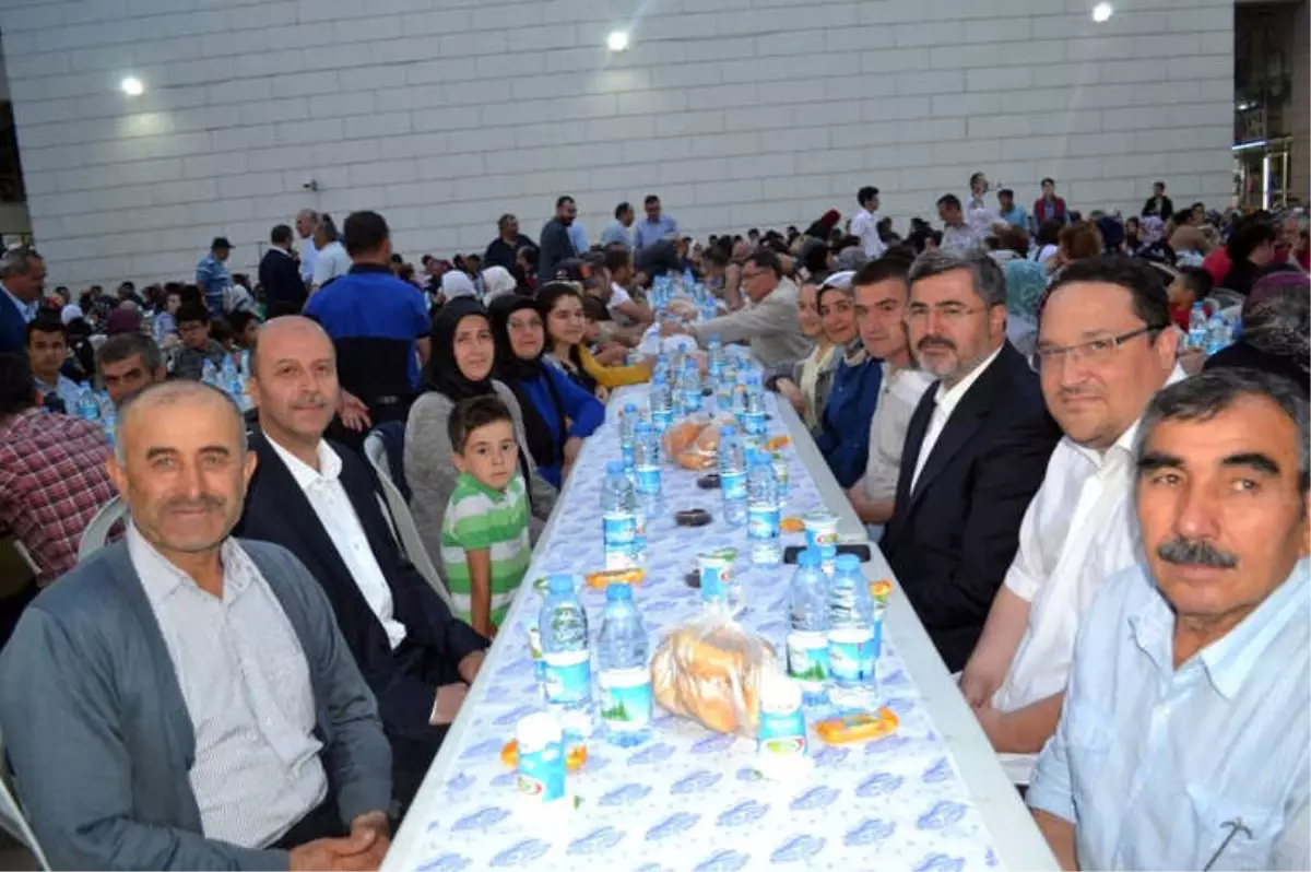 Şuhut Belediyesinden Halk İftarı