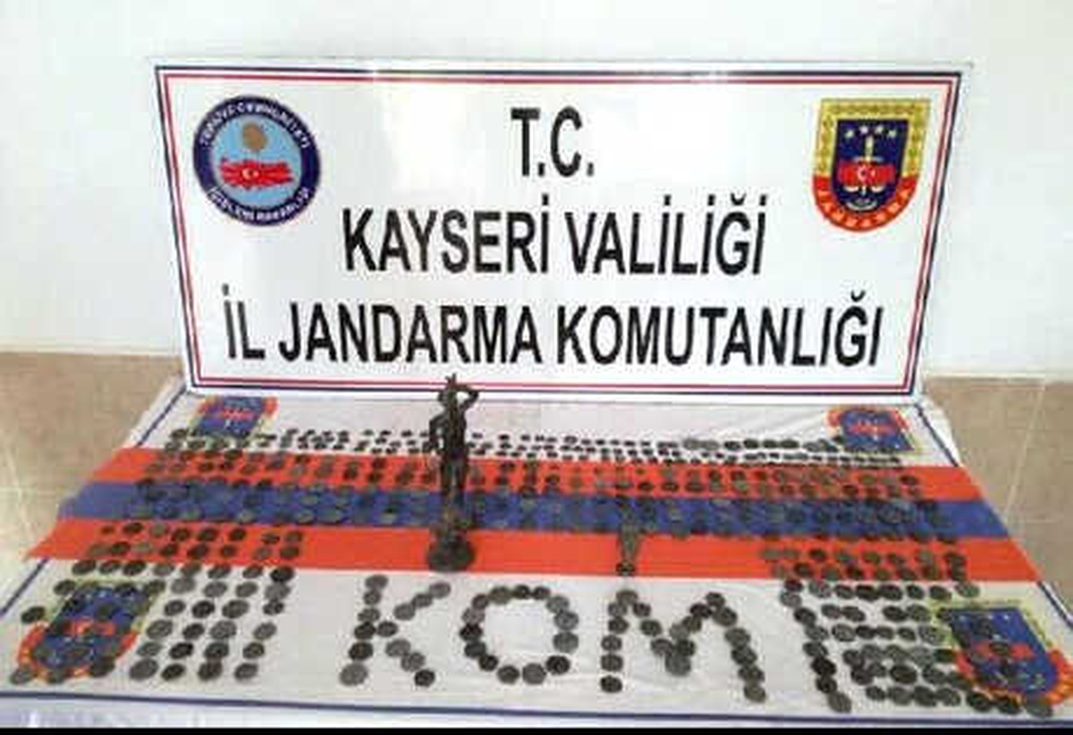 Tarihi Eser Kaçakçısı Sikke ve Heykellerle Yakalandı
