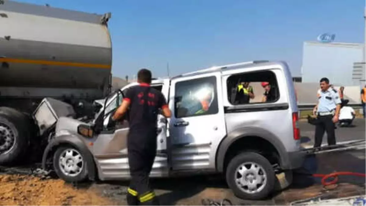 Tem\'de Emniyet Şeridinde Duran Tankere Arkadan Çarptı, Kilometre İbresi 140\'da Takılı Kaldı: 2 Ölü