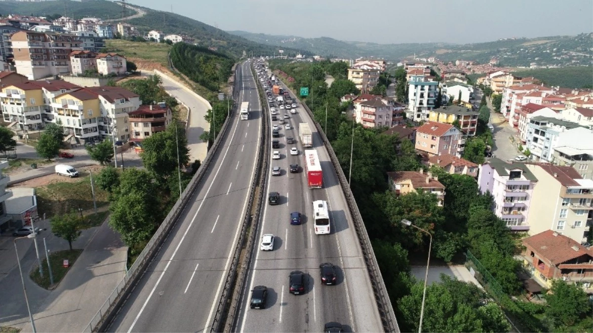 Tem\'deki Bayram Trafiği Havadan Görüntülendi