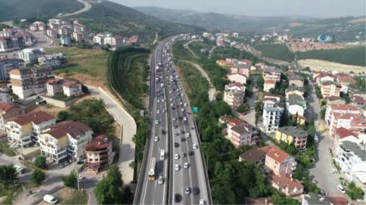 Tem\'deki Bayram Trafiği Havadan Görüntülendi