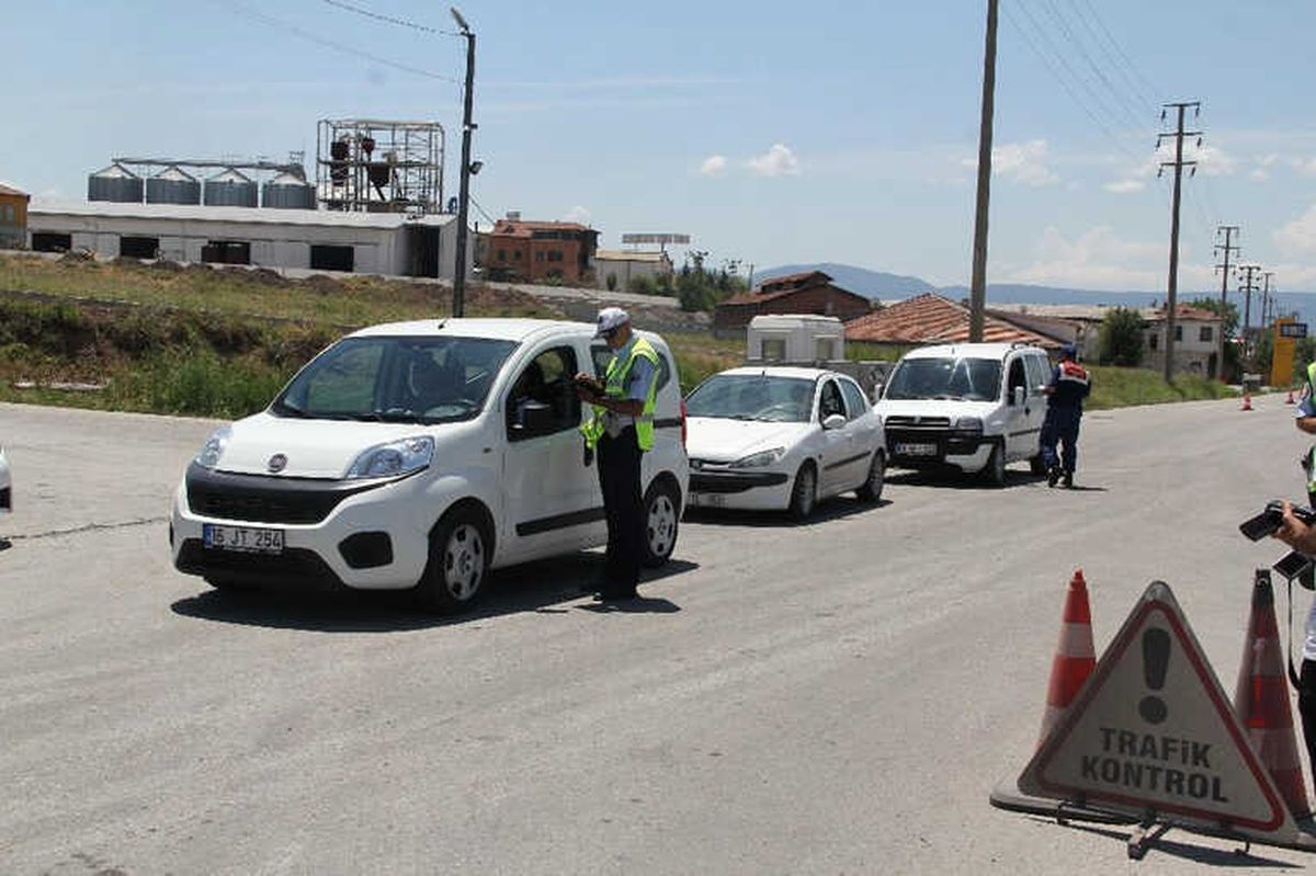 Yollardaki Bayram Trafiğine Drone\'lu Denetim