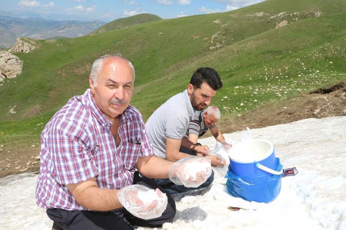 Zirvede Kar Pekmezi Ziyafeti