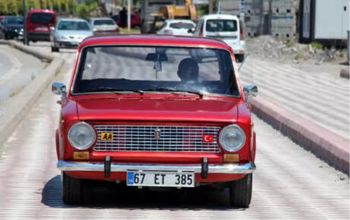 1500 Liraya Aldıkları Hurda Otomobili, İlk Günkü Haline Getirdiler