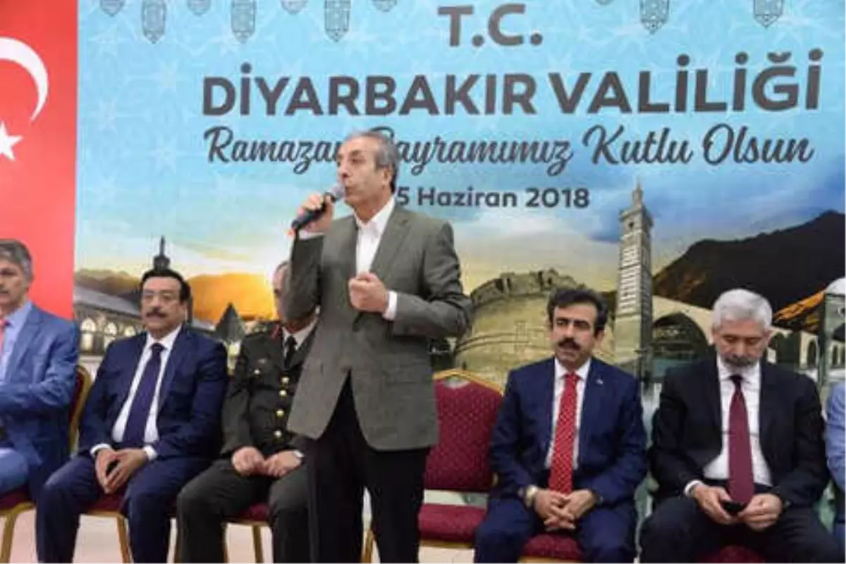 AK Parti\'li Eker\'den Suruç Açıklaması: Gerekli Dersi Çıkarmalıyız