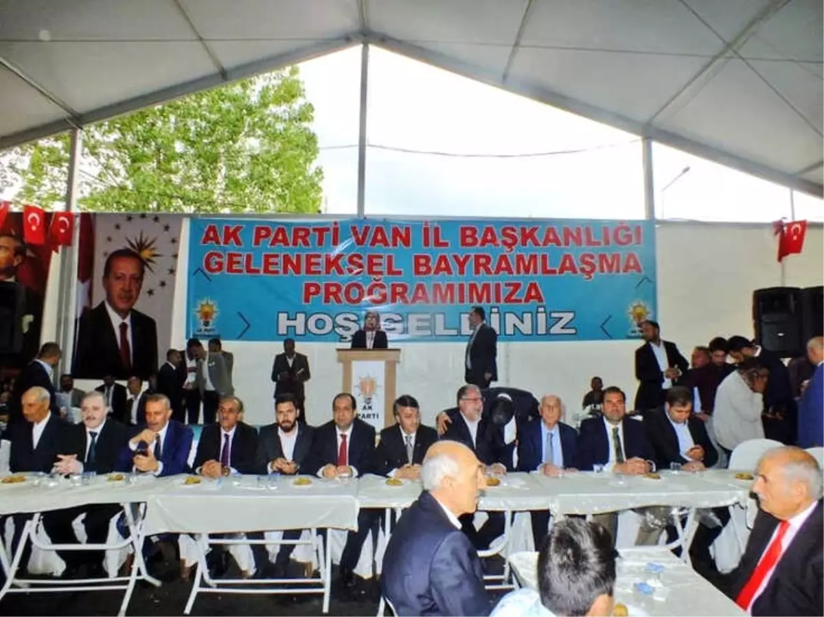 AK Parti Van İl Başkanlığında Bayramlaşma