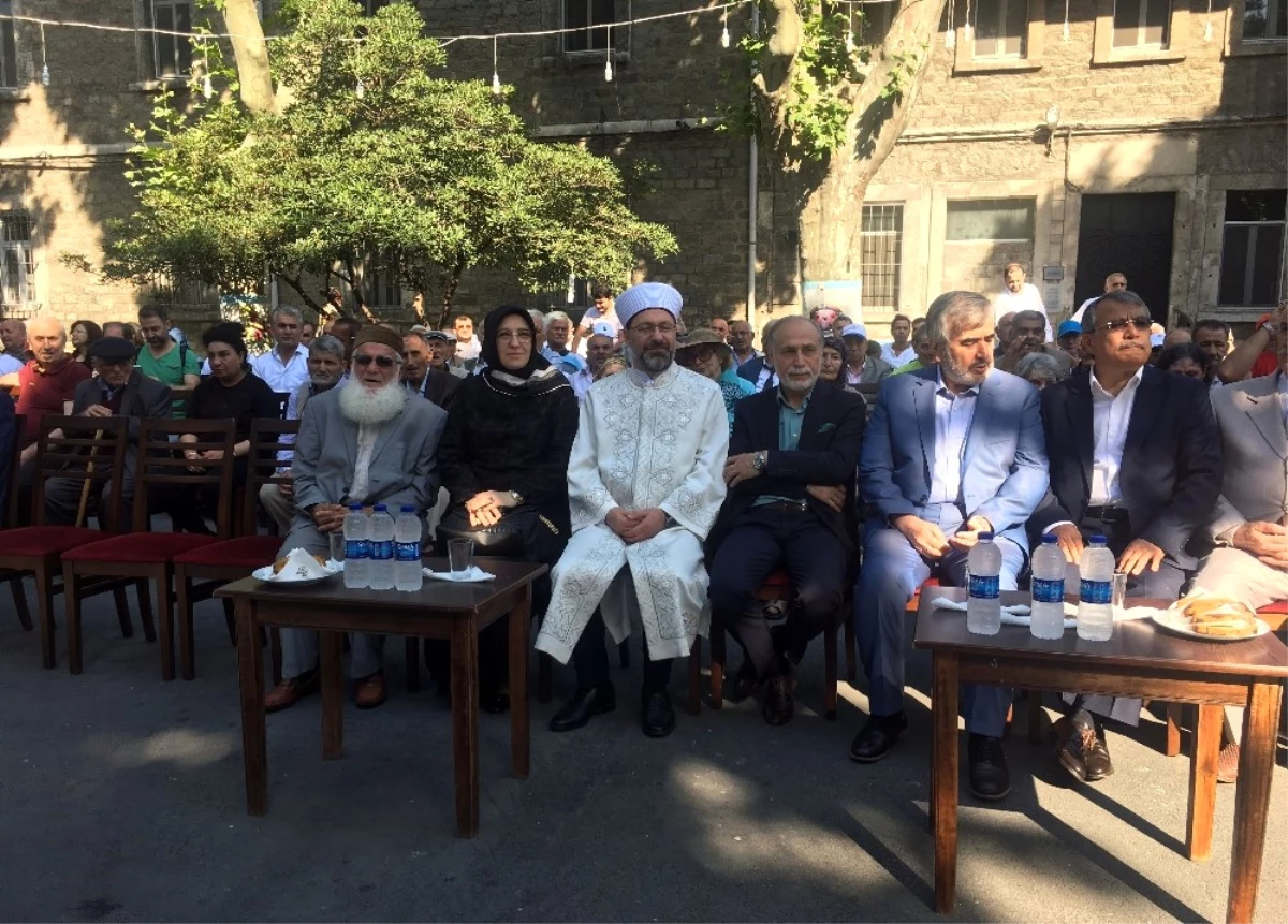 Diyanet İşleri Başkanı Ali Erbaş\'tan Darülaceze Sakinlerine Bayram Ziyareti