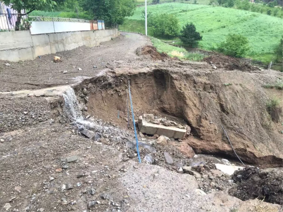 Gümüşhane\'de Sağanak Yağış ve Dolu Zarara Yol Açtı