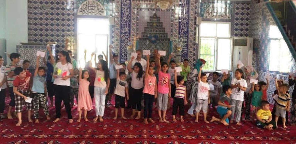 İmam Maaşını Çocuklara Bayram Harçlığı Olarak Dağıttı