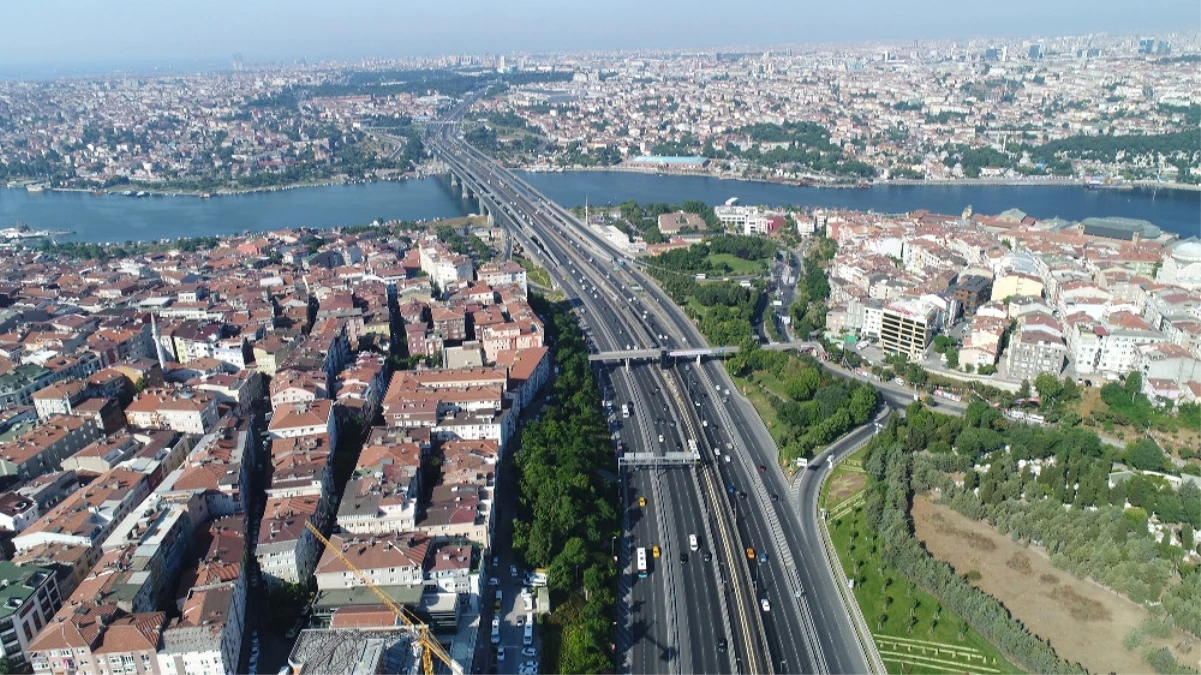 İstanbul\'da Bayram Sabahında Yollar Bomboş Kaldı