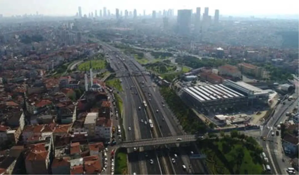 İstanbul\'da Bayram Sabahında Yollar Bomboş Kaldı