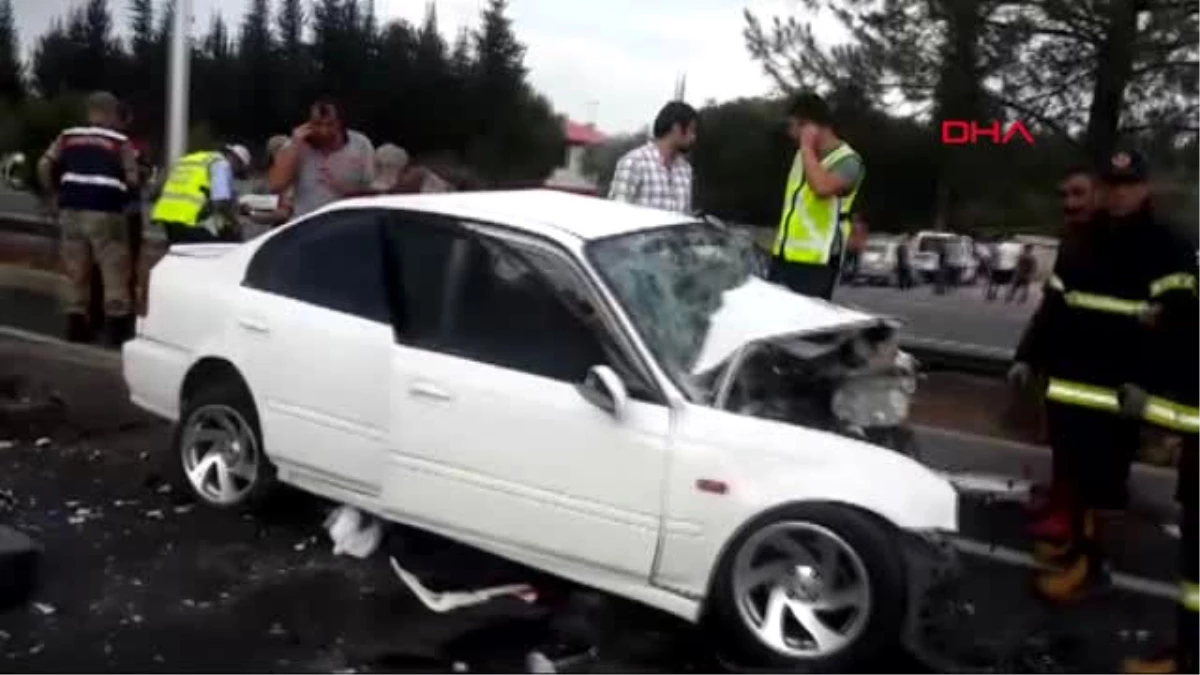 Kahramanmaraş İki Otomobil Kafa Kafaya Çarpıştı 1 Ölü, 6 Yaralı