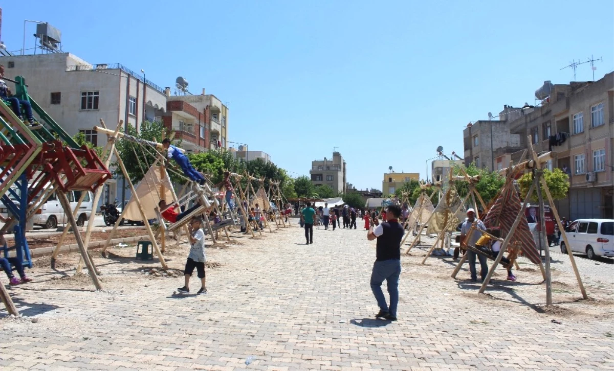 Kilis\'te Çocuklar Suriyeli Arkadaşlarıyla Birlikte Eğleniyor