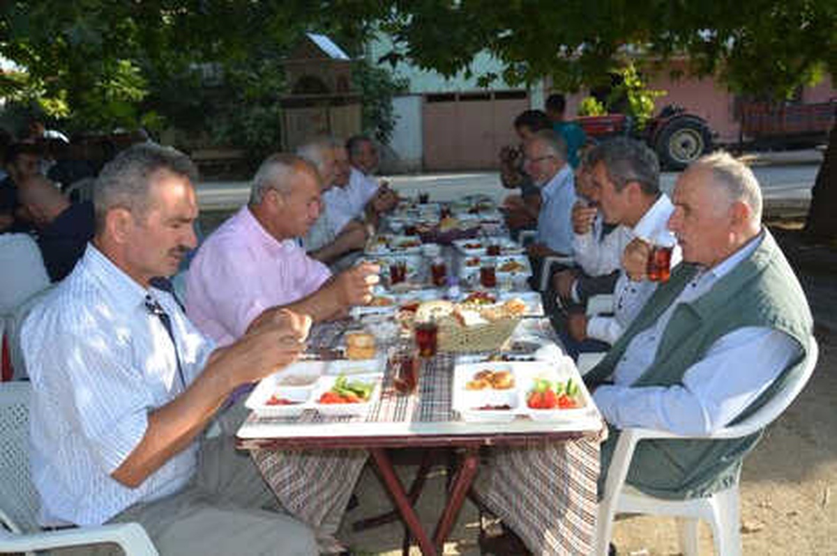 Köyde, Küskünleri Barıştıran Bayram Geleneği