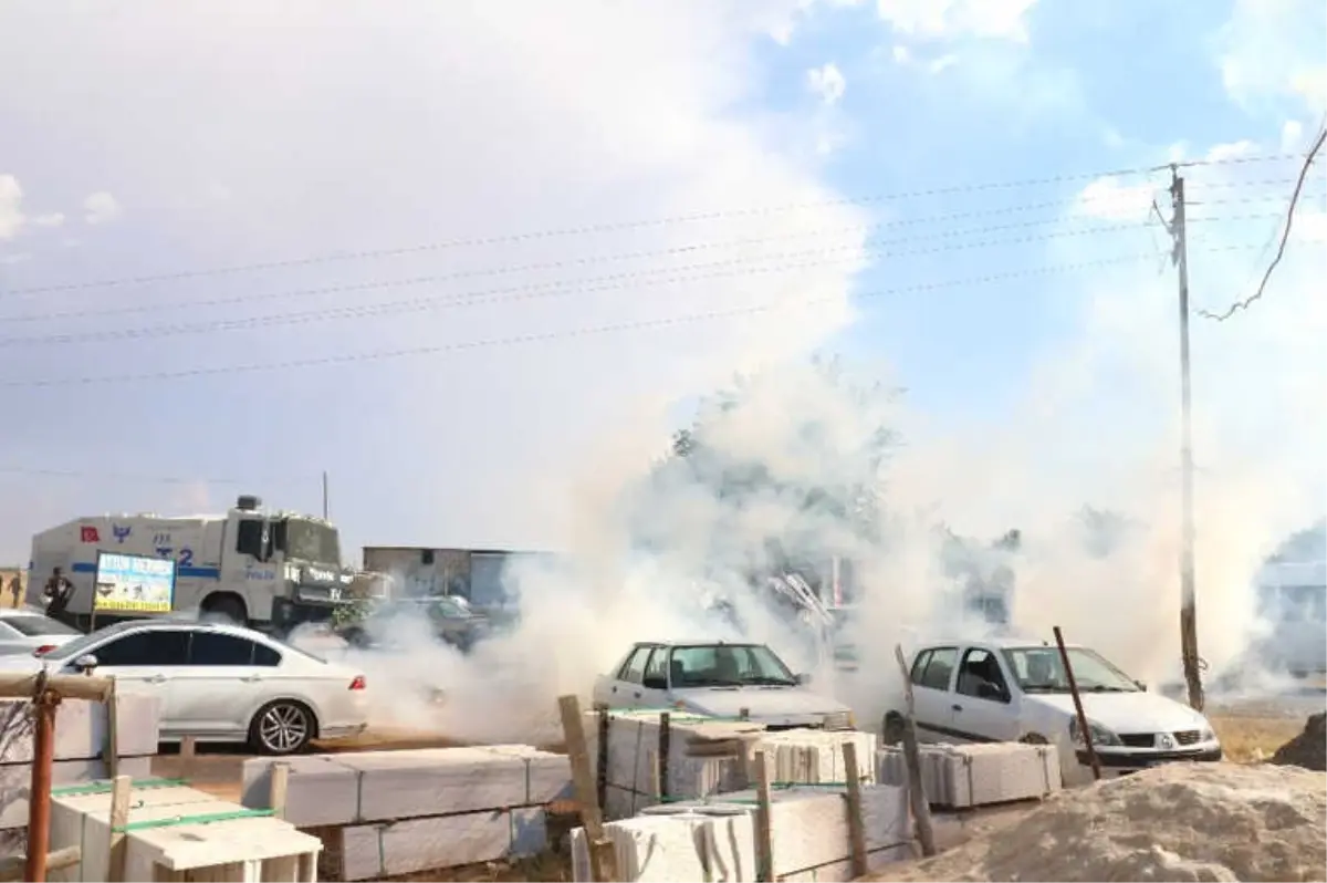 Mezarlığa Yürüyen Gruba Polis Müdahalesi