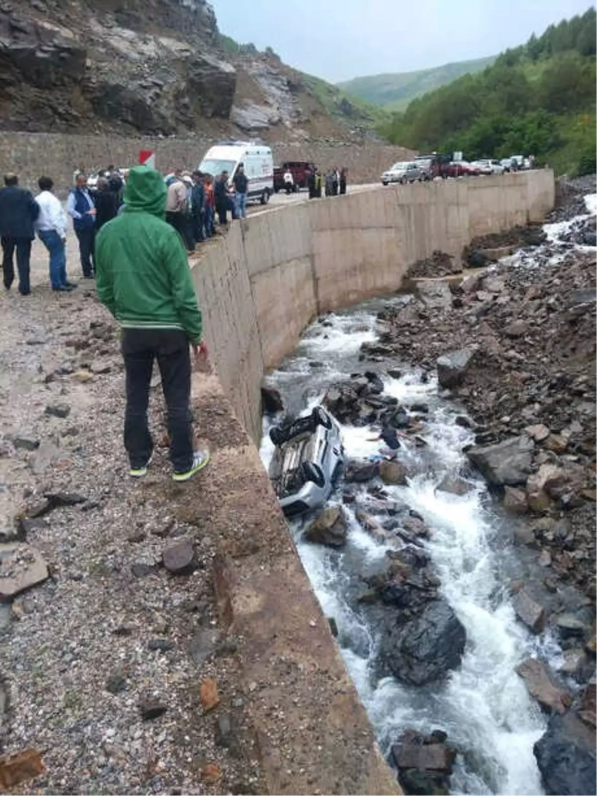 Otomobili ile Dereye Uçan İmam Öldü