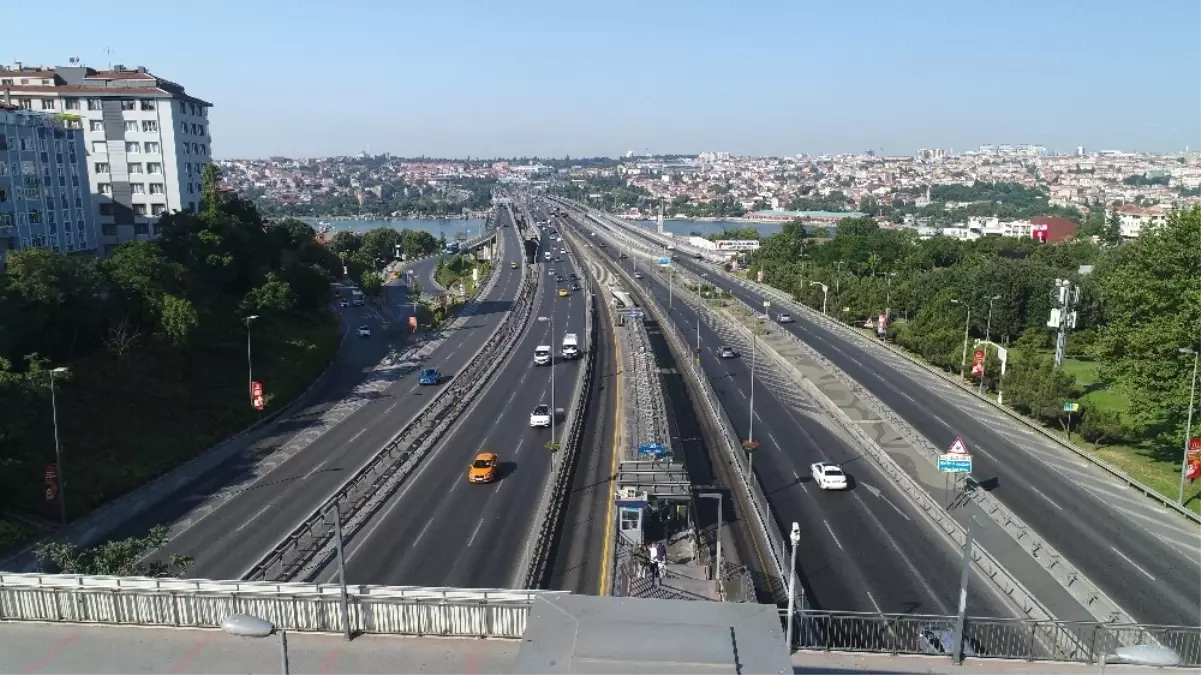 İstanbul\'da Bayram Sabahında Yollar Bomboş Kaldı