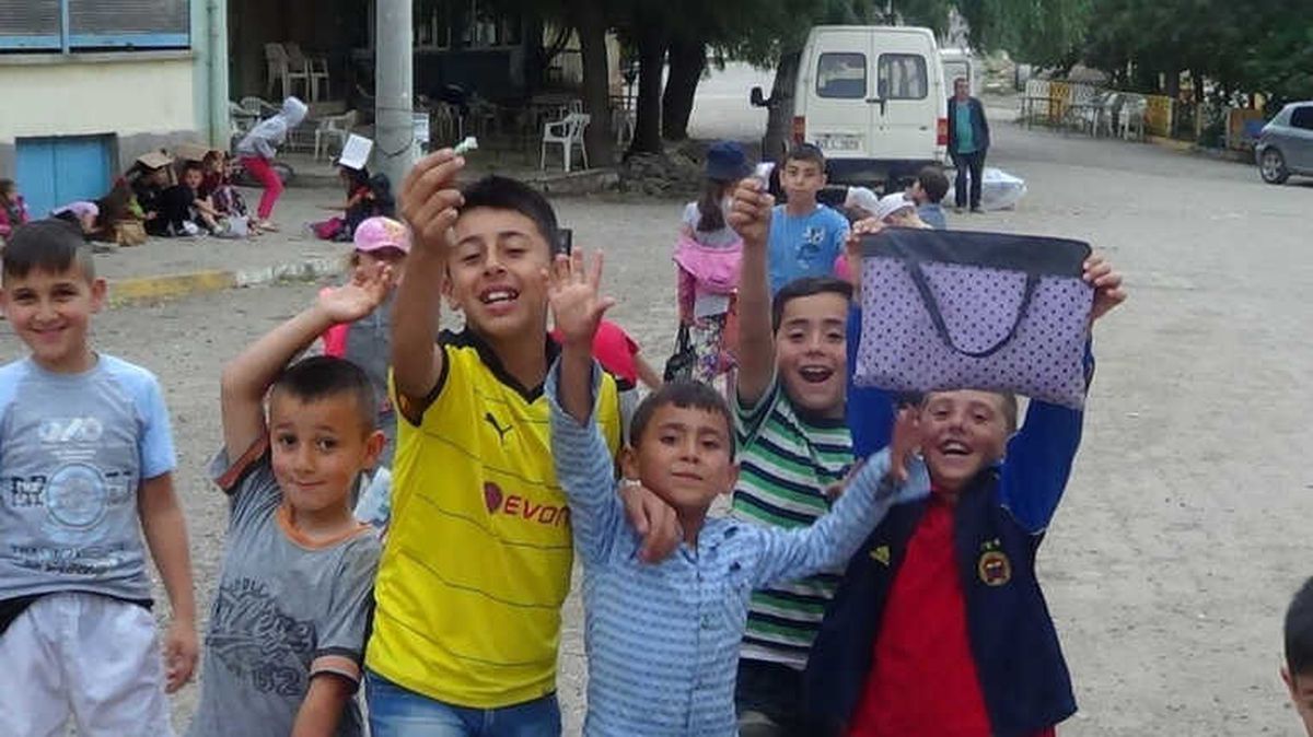 Sandıklı\'da Çocuklara Bayram Erken Geldi