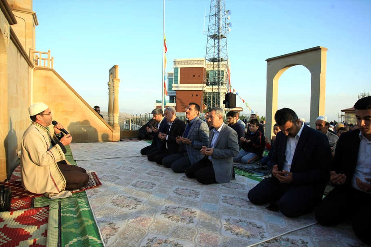 Sırtımızı Dayadık Diyenler Bir Kez Daha Düşünsün"