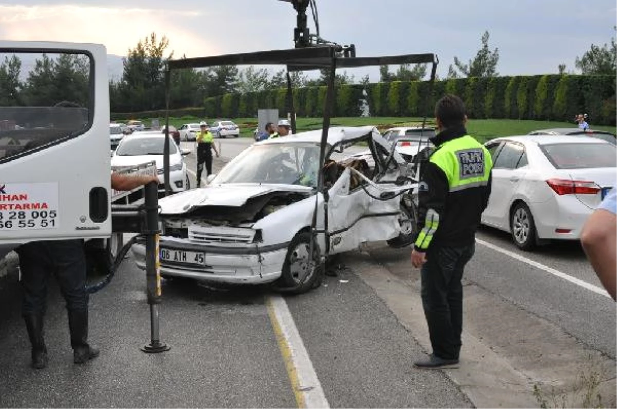 4 Otomobilin Karıştığı Kazada 1 Ölü, 9 Yaralı