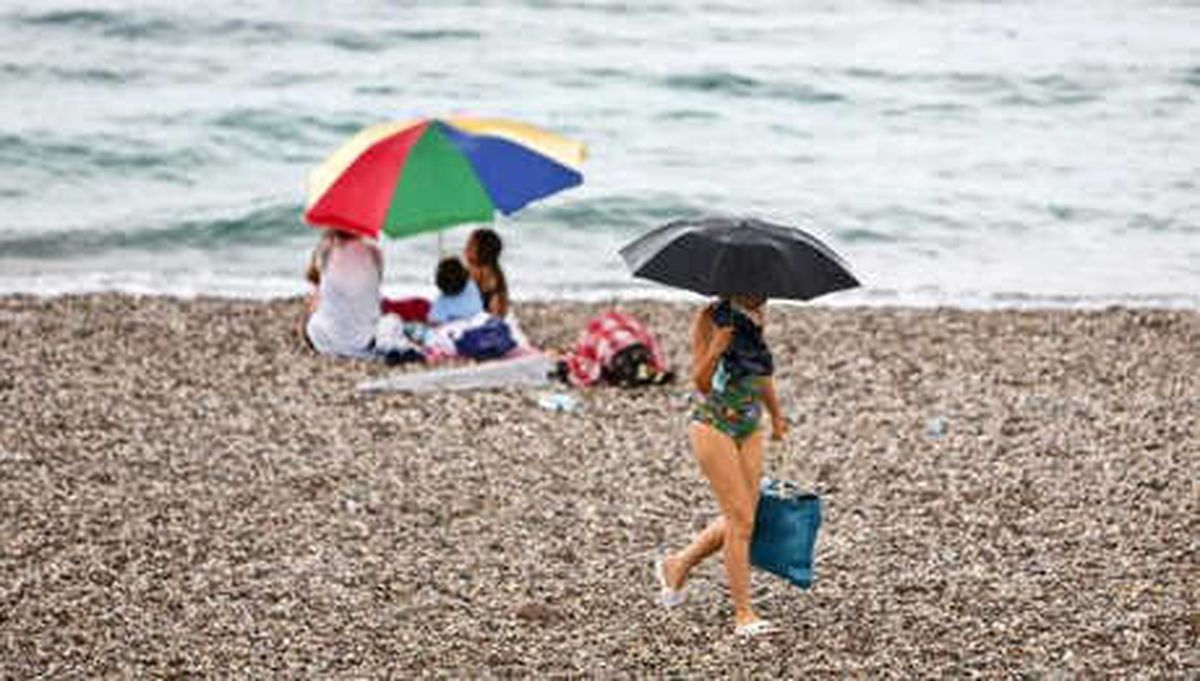 Antalya\'da Yağmurda Deniz Keyfi