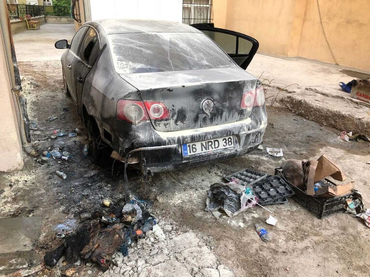 Bayram Ziyaretinde Aracını Kundakladılar