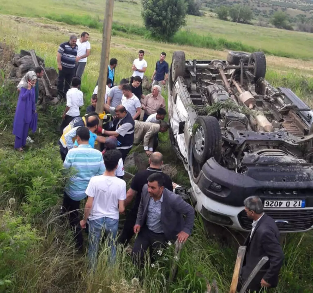 Bingöl\'de Yolcu Minibüsü Devrildi: 14 Yaralı