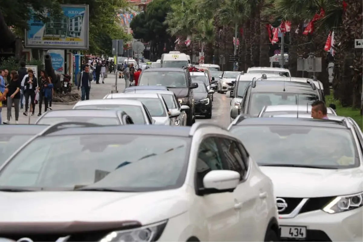 Çanakkale\'de Tatilcilerin Yoğunluğu Erken Başladı