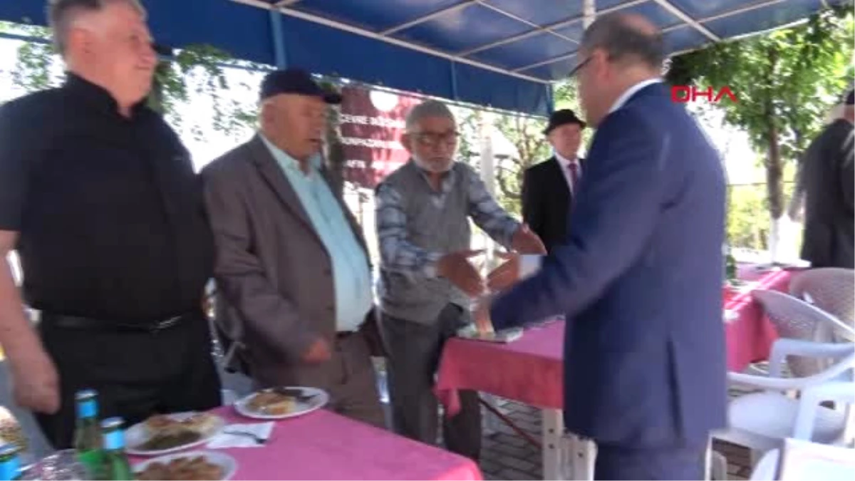 Eskişehir Vali Özdemir Çakacak Huzurevi Yaşlılarıyla Bayramlaştı
