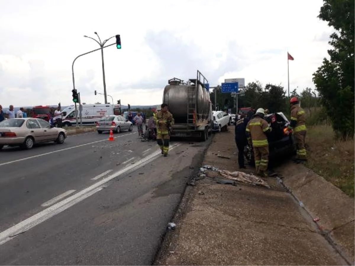 Freni Boşalan Süt Tankeri 6 Araca Çarptı: 5 Yaralı