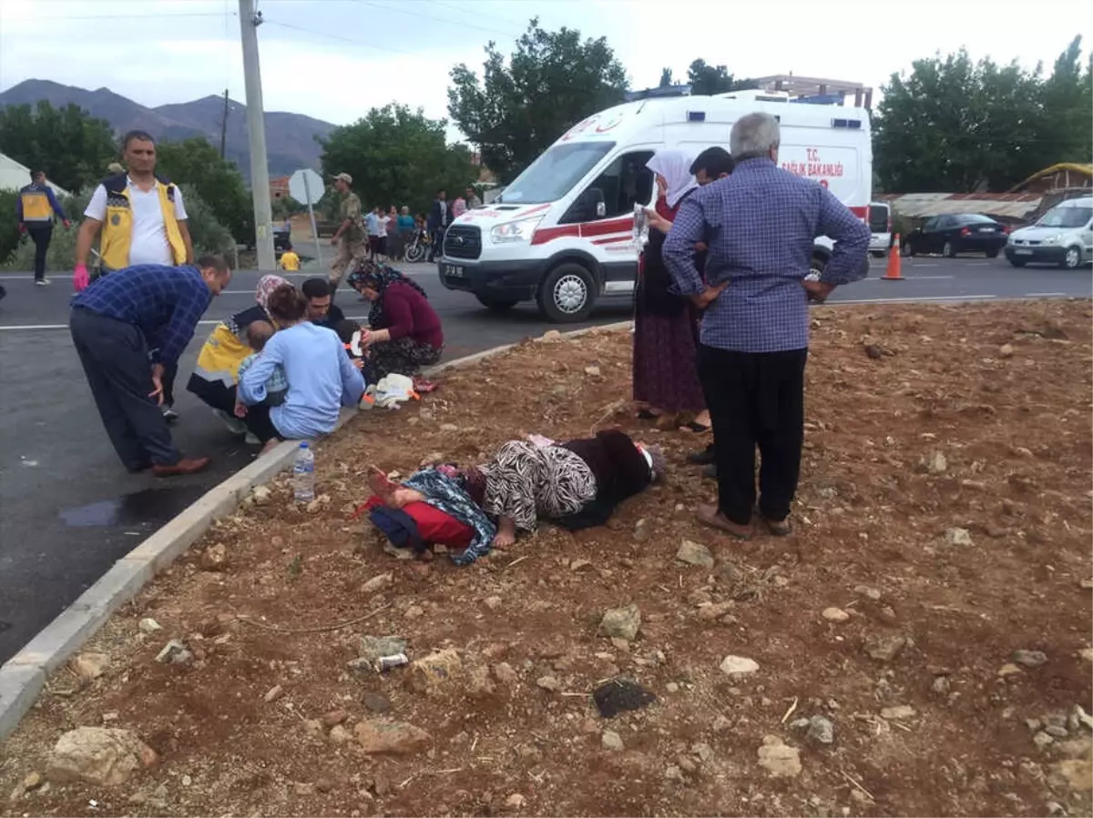 Gaziantep\'te Trafik Kazası: 1\'i Çocuk 8 Yaralı