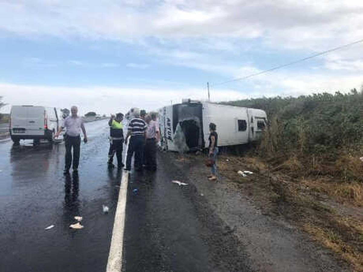 İşçi Servis Midibüsü Devrildi: 7 Yaralı