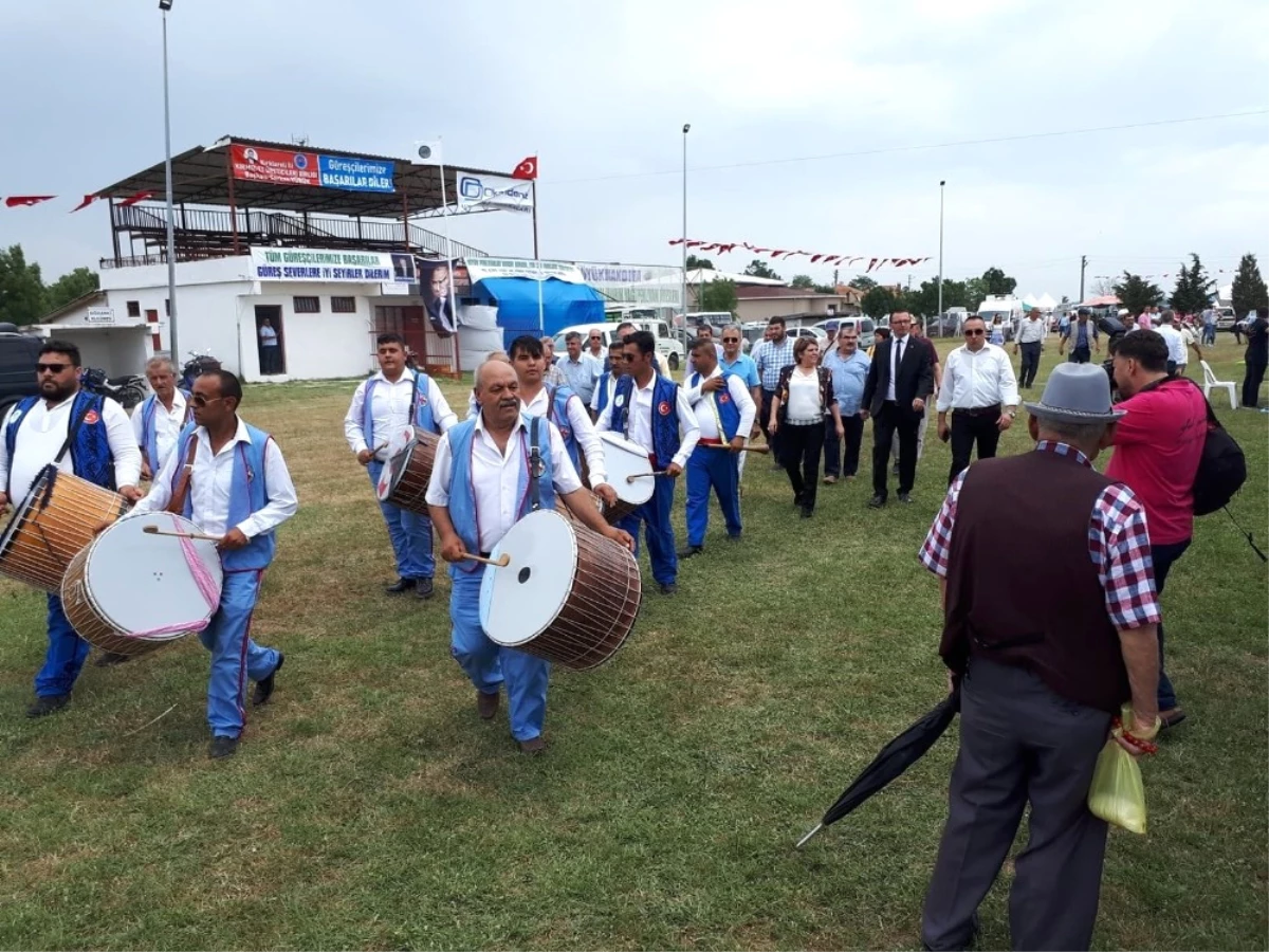 Kırklareli\'nde Pehlivanlar Er Meydanında