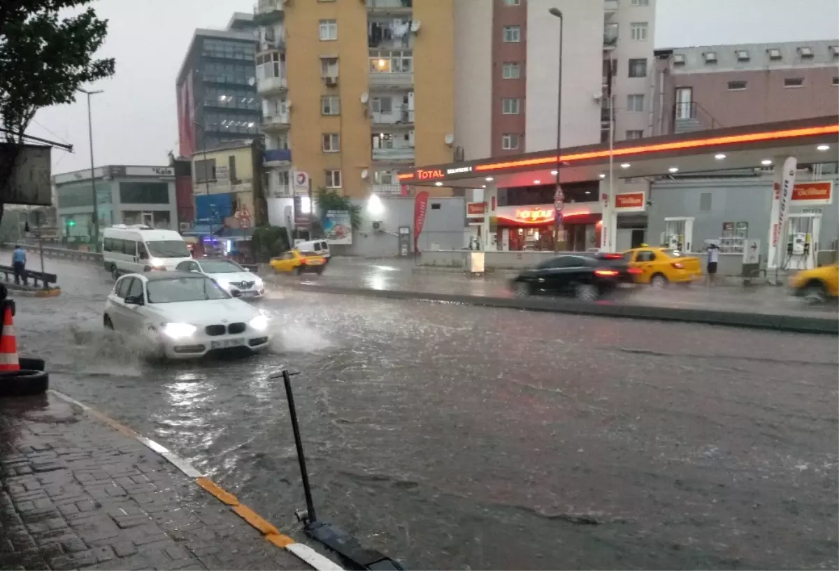 Sağanak Yağış Etkisini Gösterdi